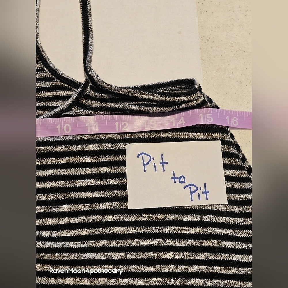 AEO Tank - Picture 9 of 11
